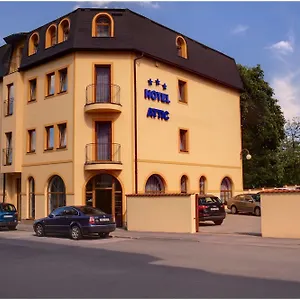 Otel Attic ***
